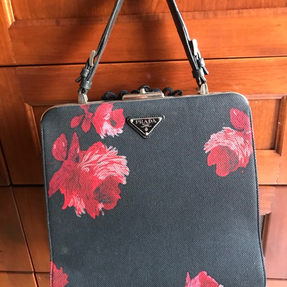 Prada bag - Picture 3 of 7